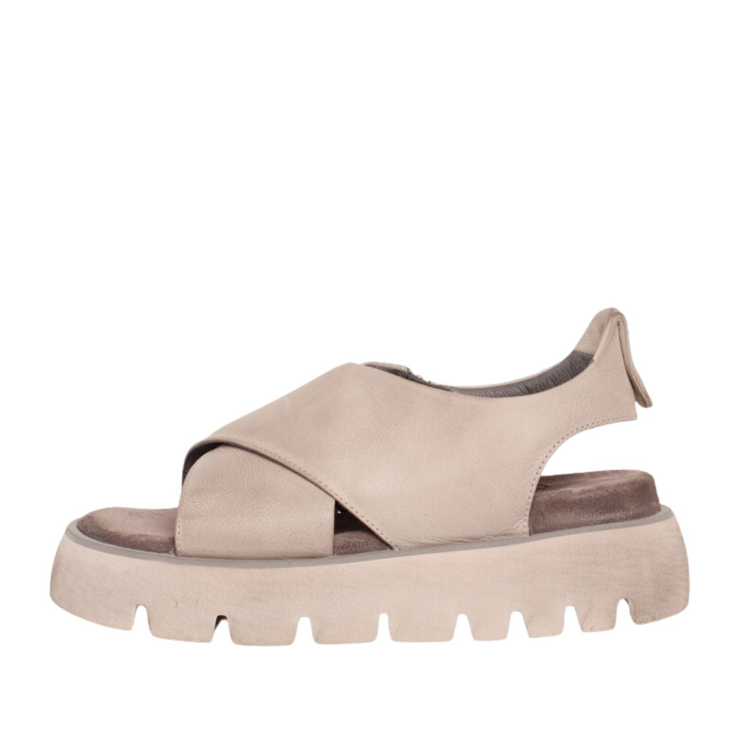 Lofina sandal, perla akoy, Lys grå